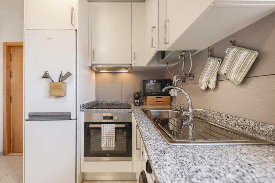 Coffee/tea facilities, Kitchen or kitchenette, minibar, pet friendly, stove