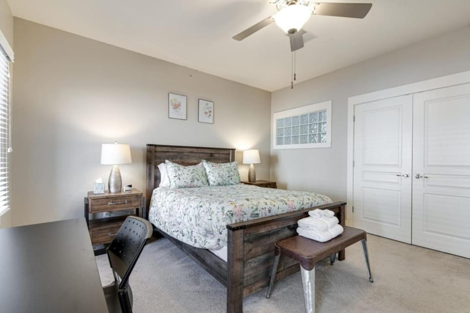 3-Story West End Condo | Free Garage Parking | Near Vanderbilt Medical Apartment in Nashville