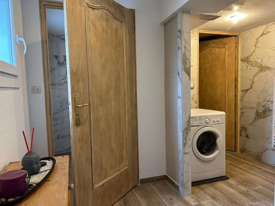 Bathroom, washing machine