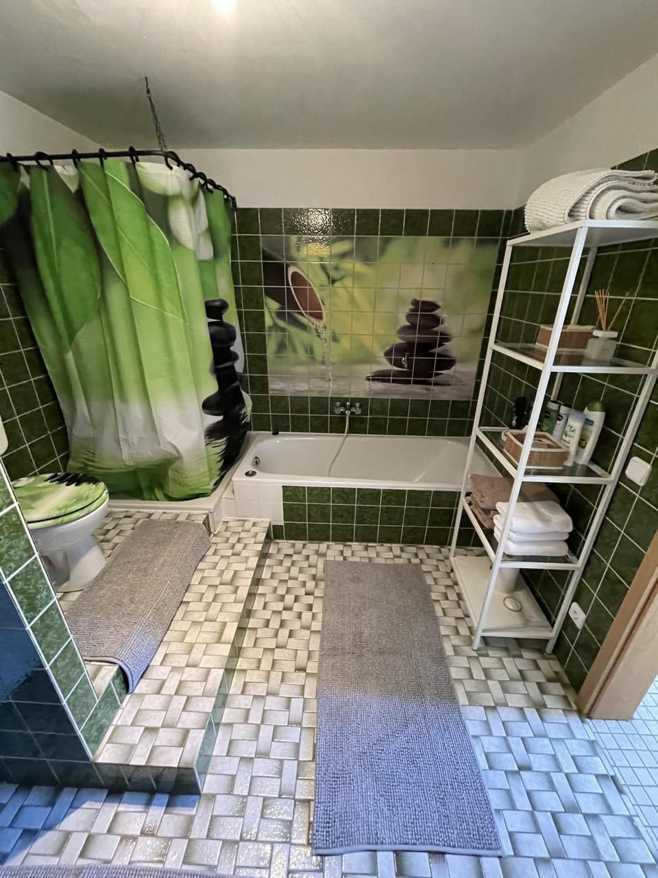 Shower, Toilet, Bathroom, Bath, towels
