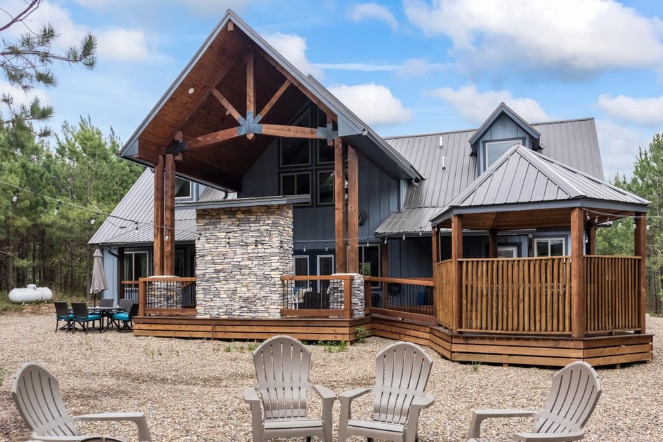 Brand New! Geauxin' All Inn, Fireplace, Hot Tub, Swings, Free Firewood House in Oklahoma