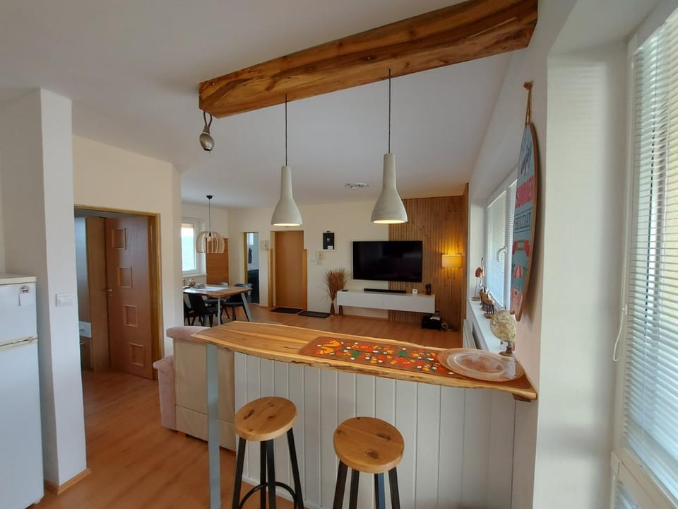 TV and multimedia, Kitchen or kitchenette, Dining area, oven