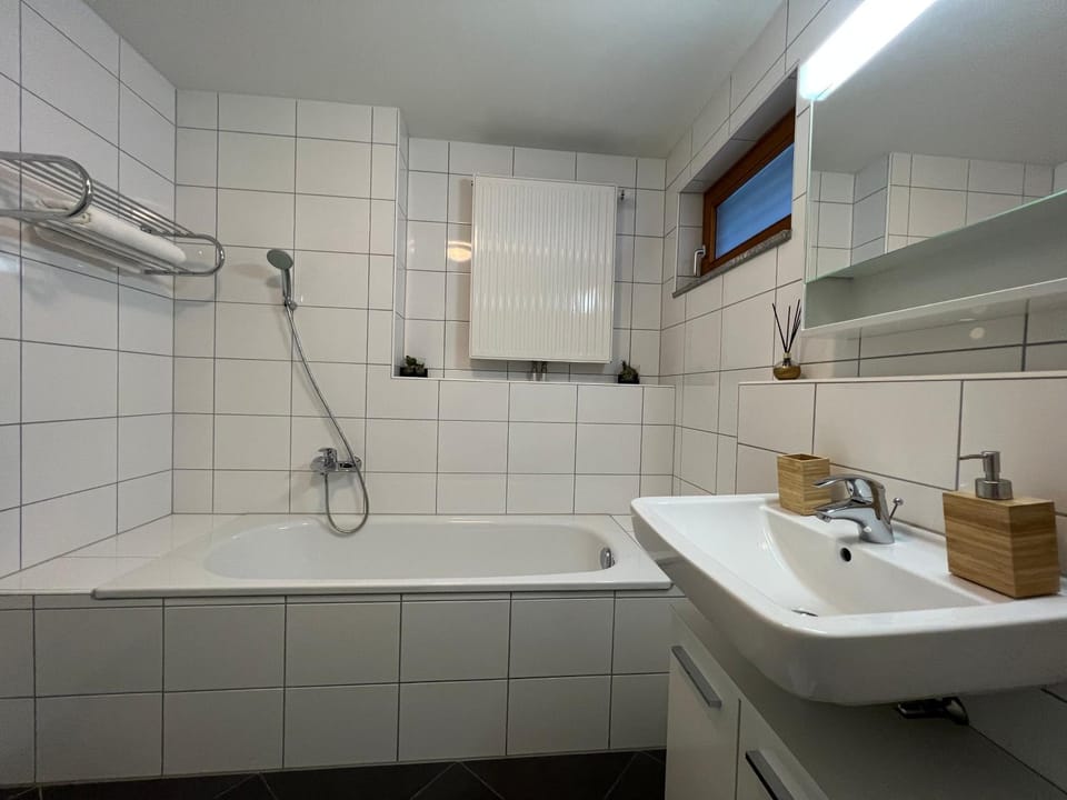 Bathroom, Bath, towels