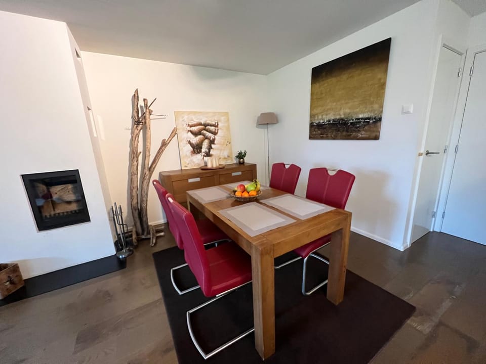 Seating area, Dining area
