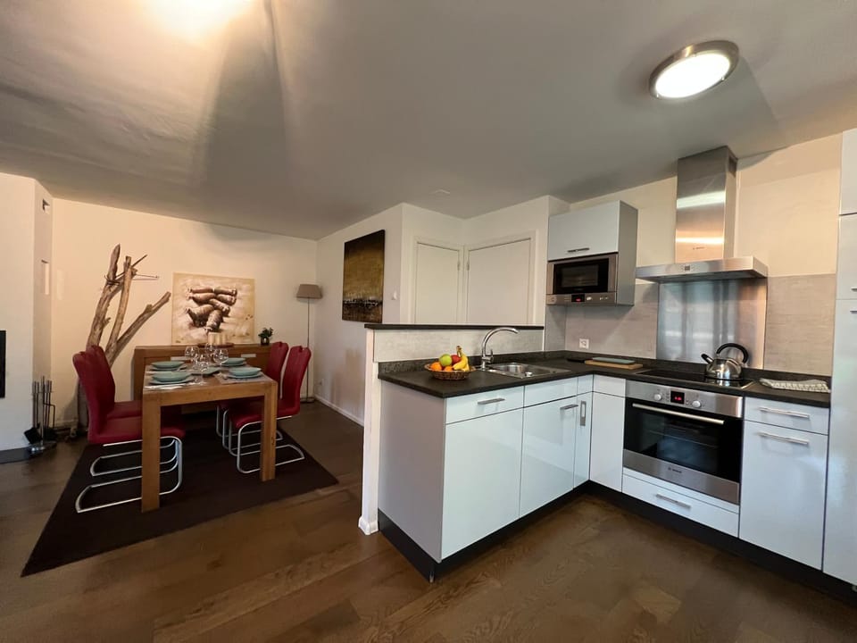 Kitchen or kitchenette, Dining area, dishwasher, oven, stove, toaster, kitchen