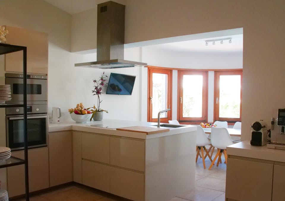 Kitchen or kitchenette, minibar, pet friendly, stove