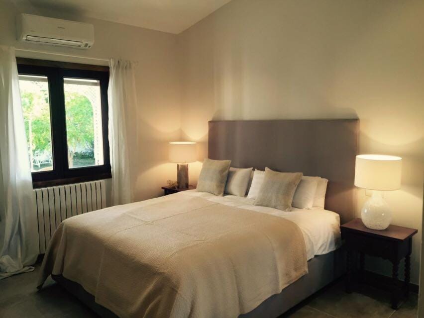 Photo of the whole room, Bedroom, internet, air conditioner