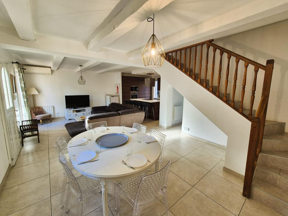 TV and multimedia, Living room, air conditioner