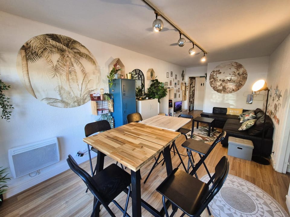 Plage à proximité, 6 couchages, tout à pied tout confort, WIFI, jardin Apartment in La Seyne-sur-Mer
