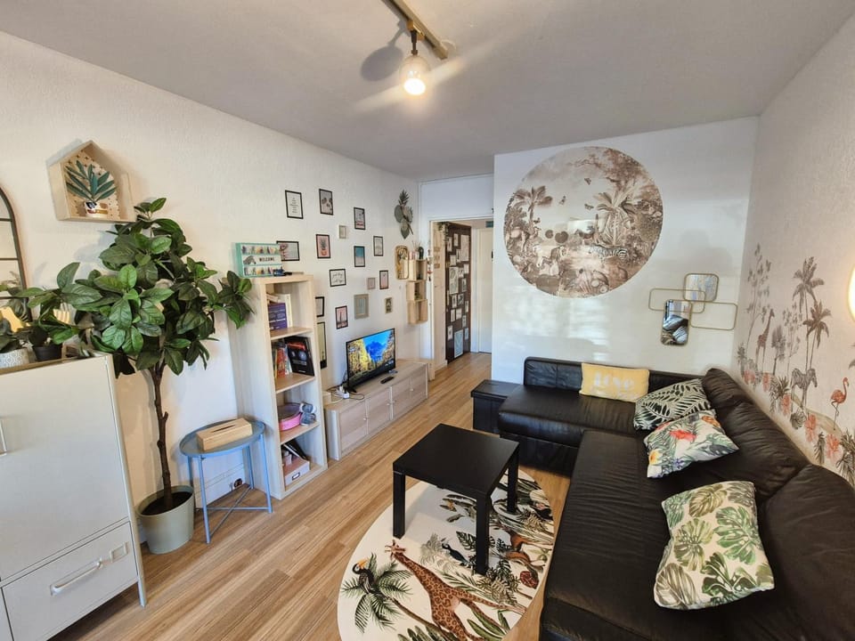 Plage à proximité, 6 couchages, tout à pied tout confort, WIFI, jardin Apartment in La Seyne-sur-Mer