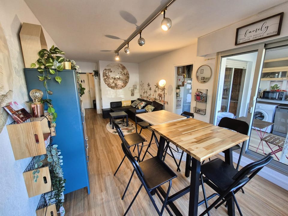 Plage à proximité, 6 couchages, tout à pied tout confort, WIFI, jardin Apartment in La Seyne-sur-Mer
