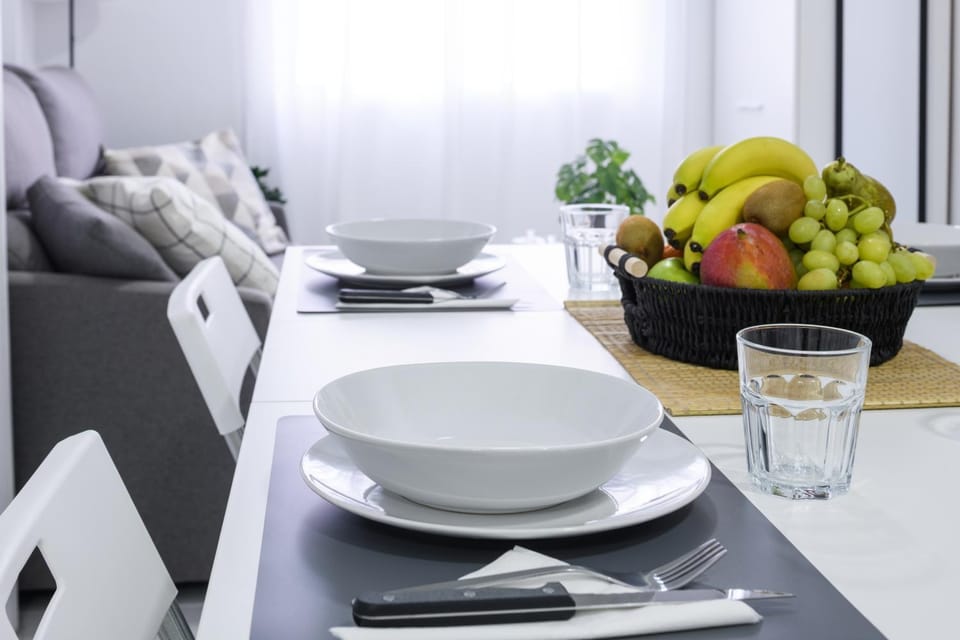 Living room, Food and drinks, Dining area, Food