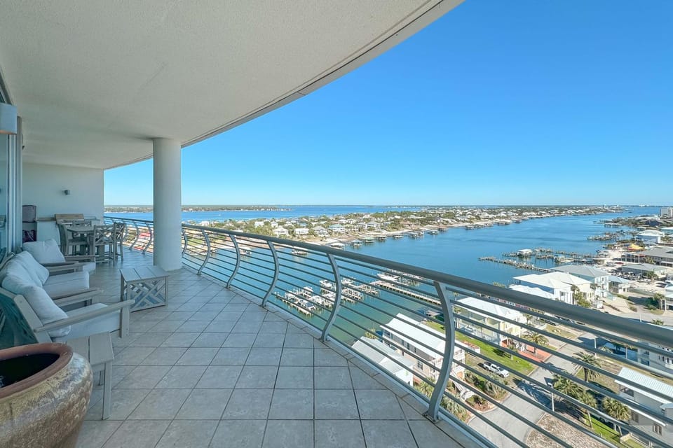 Bella Luna PH6 l Luxe Penthouse l Boat Slip l Walk to Flora-Bama l Epic Views Apartment in Ono Island