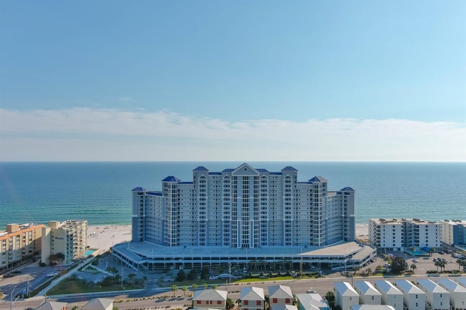 Lighthouse 1012-Luxury Beachfront Bonus Bunk Room Great Amenities 10th-FLR Apartment in Gulf Shores