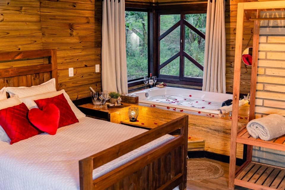 Bed, Photo of the whole room, Seating area, Dining area, Bedroom, towels