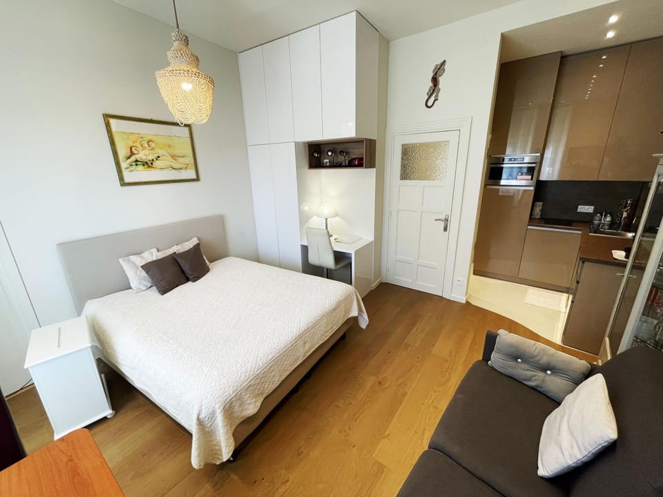 Night, Photo of the whole room, Seating area