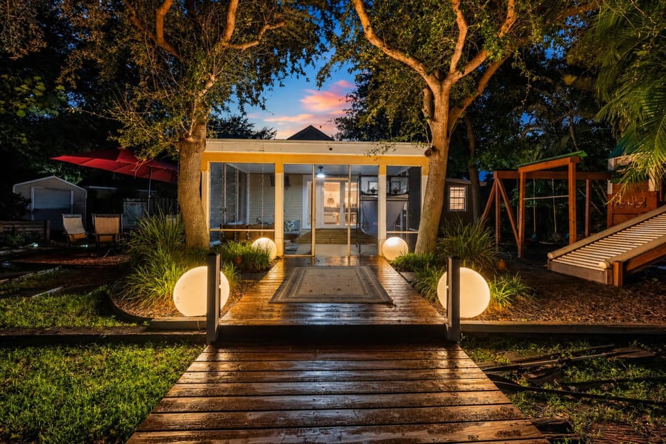 Patio, Facade/entrance, Night, Garden
