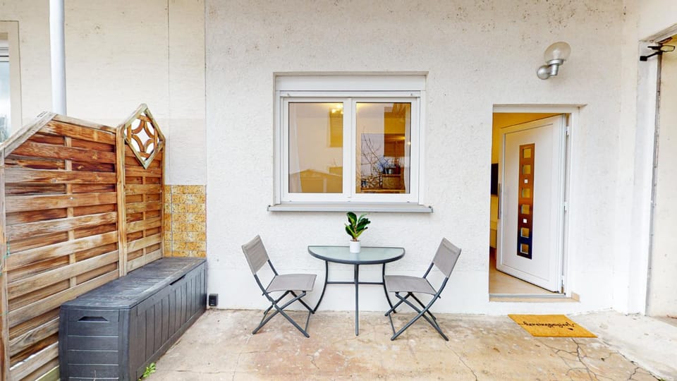 Property building, Patio, Balcony/Terrace, Balcony/Terrace, Seating area