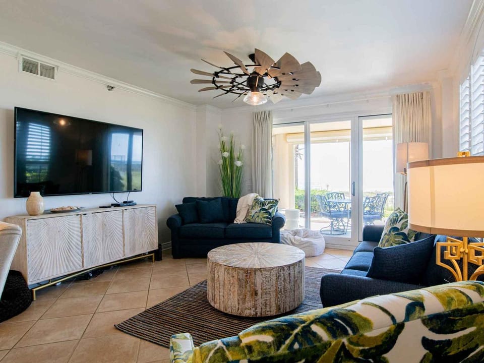 TV and multimedia, Balcony/Terrace, Living room, Seating area