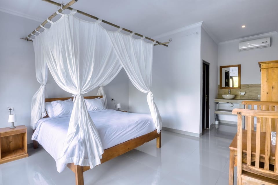 Bed, Photo of the whole room, Bedroom, hair dresser, air conditioner