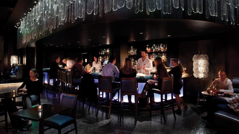 Restaurant/places to eat, Lounge or bar