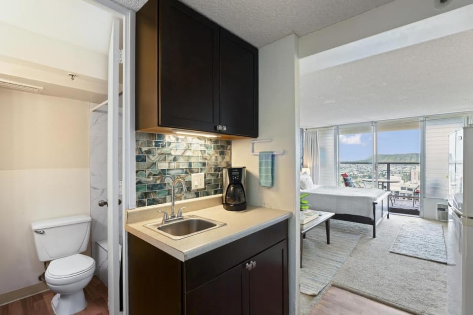 Ocean View studio 39th Floor at Island Colony 3917 Apartment in Honolulu