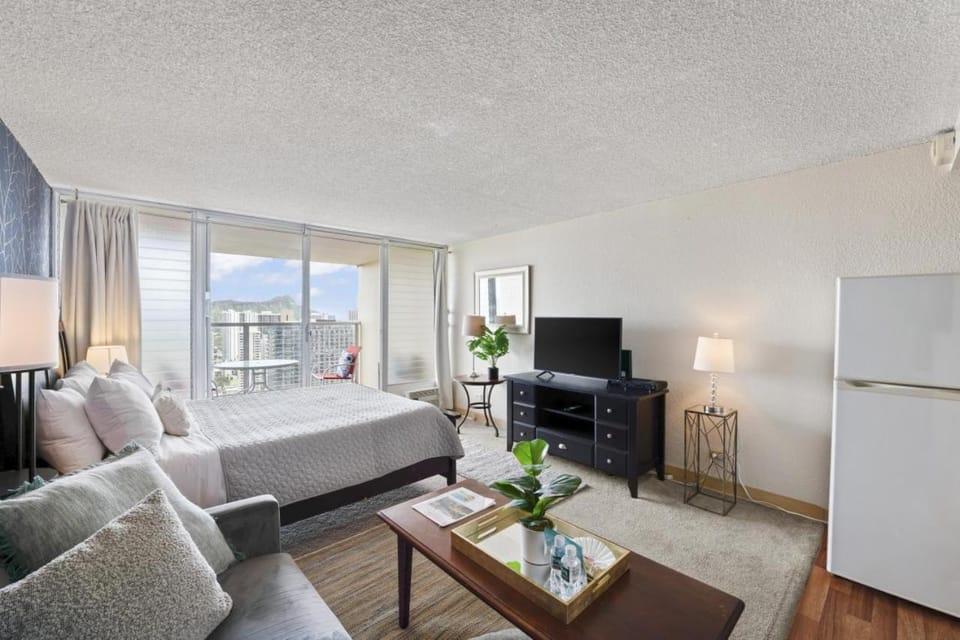 Ocean View studio 39th Floor at Island Colony 3917 Apartment in Honolulu
