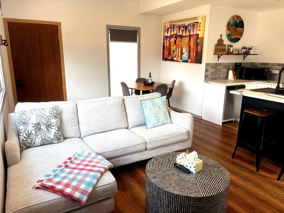 Luxury Holiday Unit 8min walk to Town Center with Boat Parking Apartment in Mallacoota