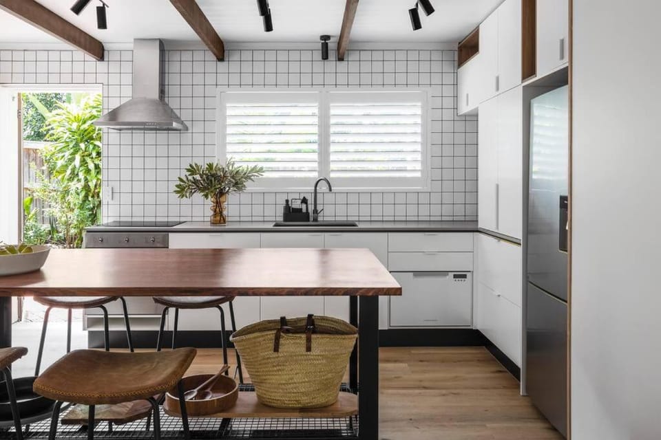 Kitchen or kitchenette, Seating area