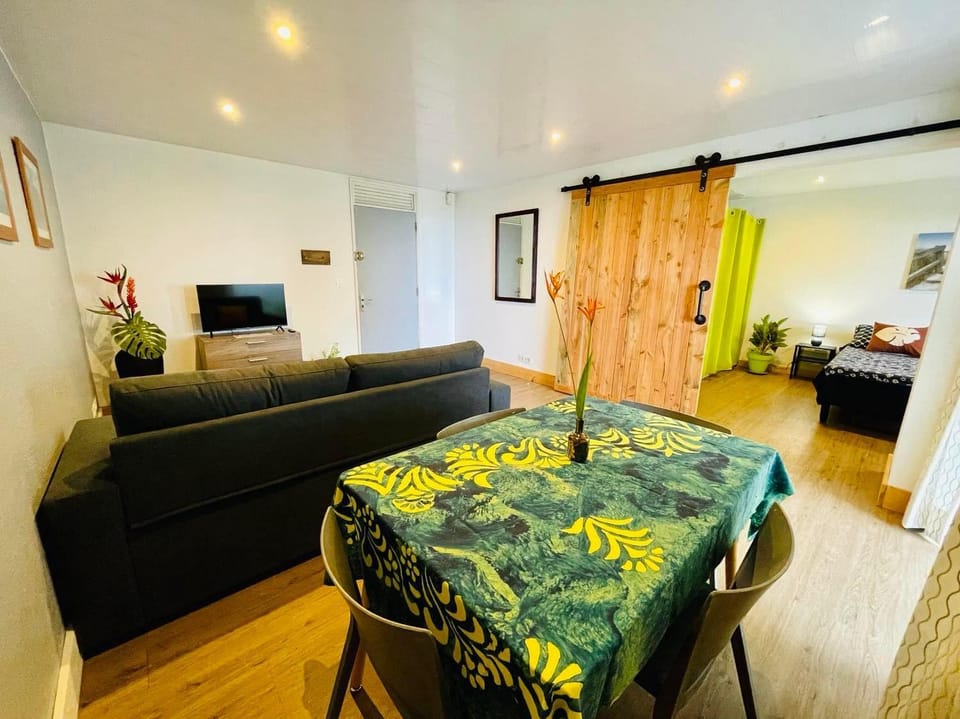 Tunui City Apartment - Quiet & Pool Apartment in Pape'ete