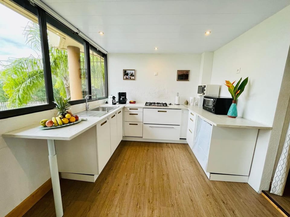 Tunui City Apartment - Quiet & Pool Apartment in Pape'ete