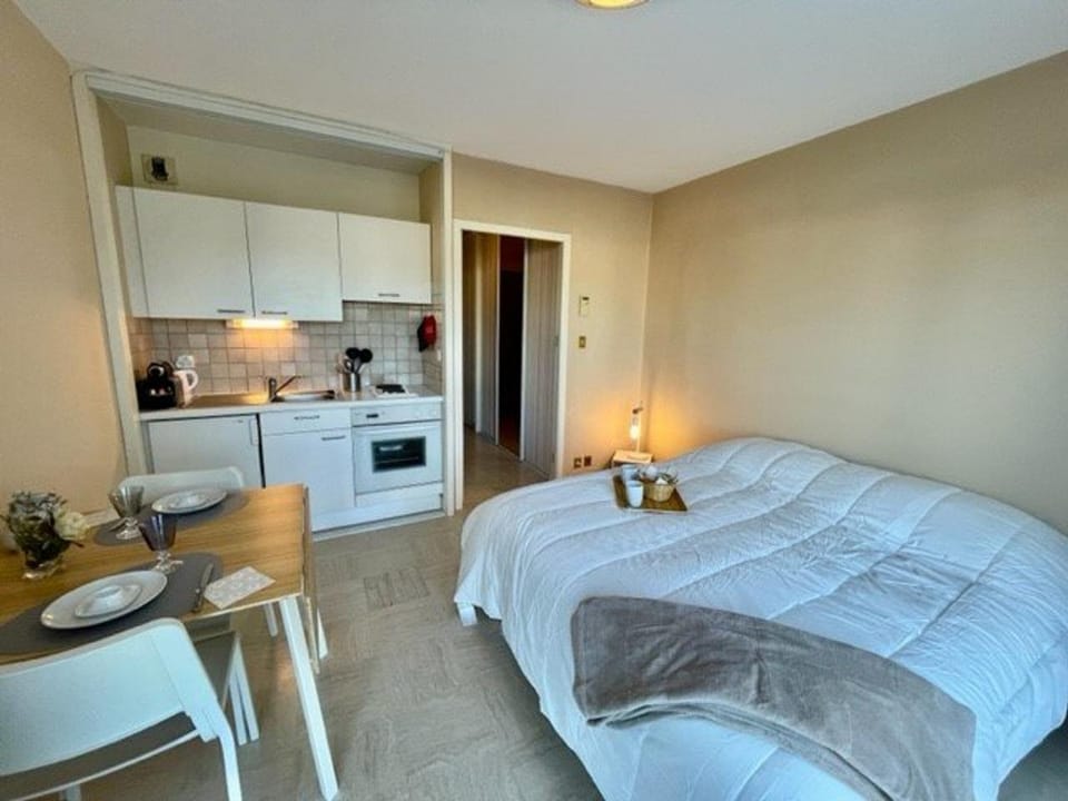 Studio cosy à Quiberon - 20m² - 2 pers. - 2ème étage - Proche plage - Terrasse - Équipé complet - FR-1-478-232 Apartment in Quiberon