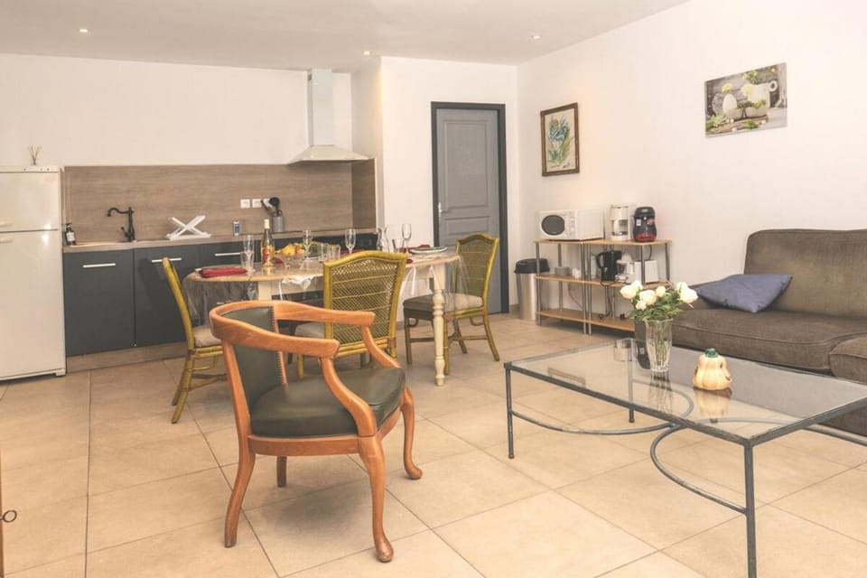 "Côté Cour"-Meublé de Tourisme 3 étoiles -Résidence "Les Logis de Béziers"-Garage optionnel-Cœur de ville-Plages à 16km ! Apartment in Béziers
