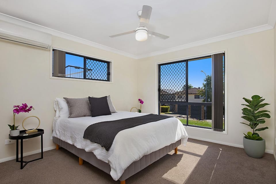 Bedroom, air conditioner