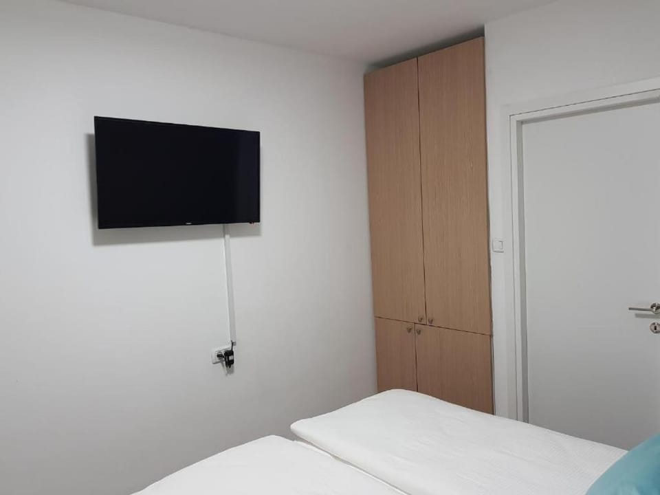 Airport Guest House Bed and Breakfast in Tel Aviv District