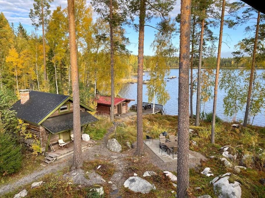 Elämyksellinen huvila Tuurujärven rannalla. Villa in Finland