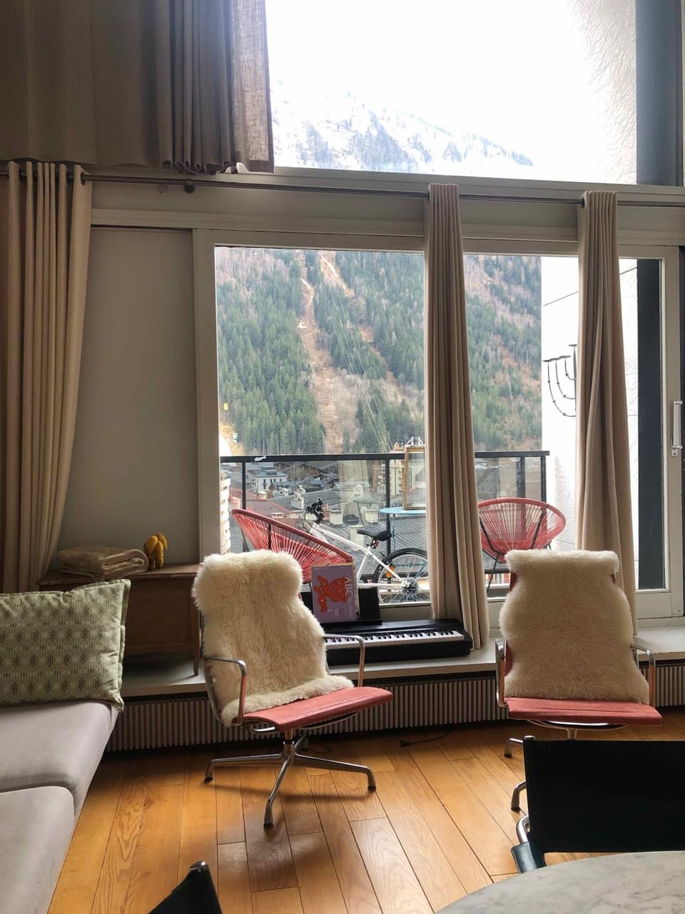 Living room, Mountain view