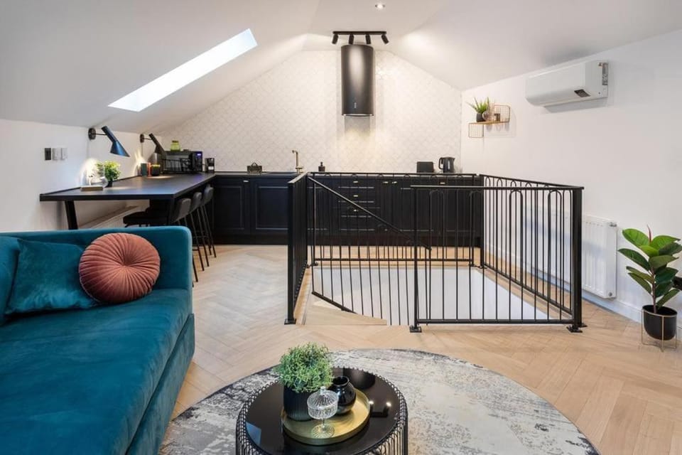Seating area, Dining area, kitchen