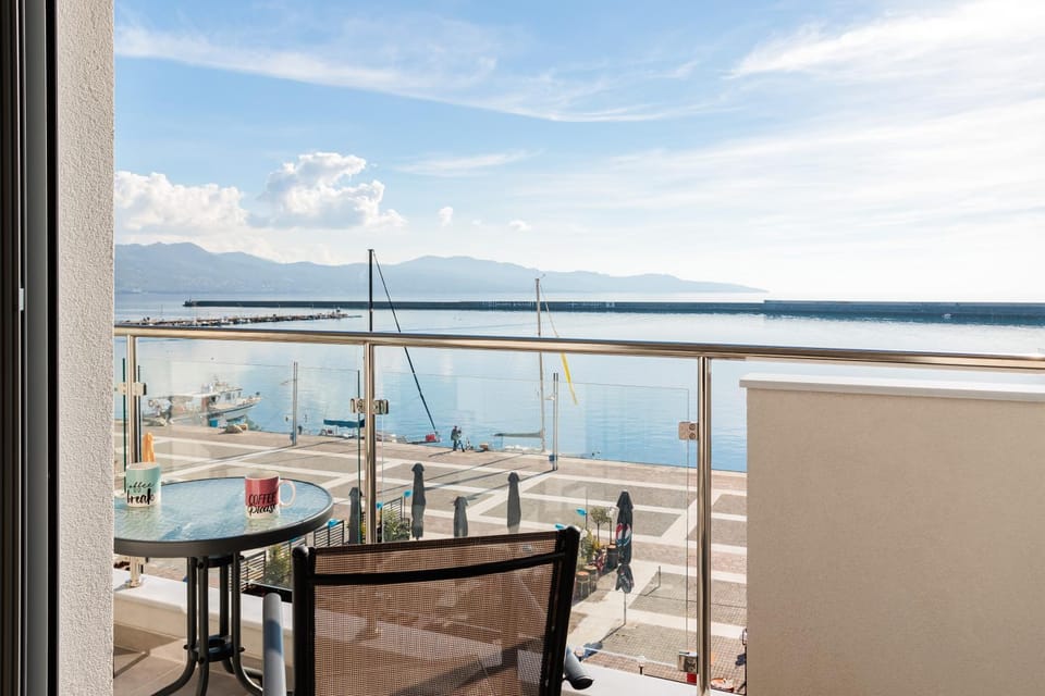 View (from property/room), Balcony/Terrace, Mountain view, Sea view