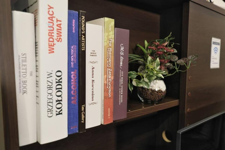 書斎でくつろぐスイートルーム Apartment in Nagoya