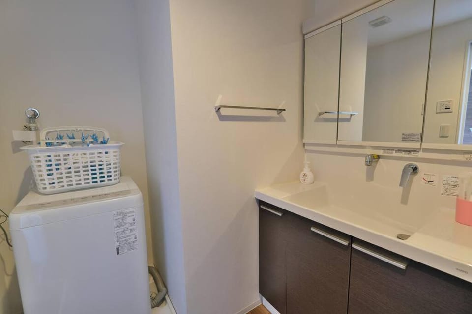 書斎でくつろぐスイートルーム Apartment in Nagoya