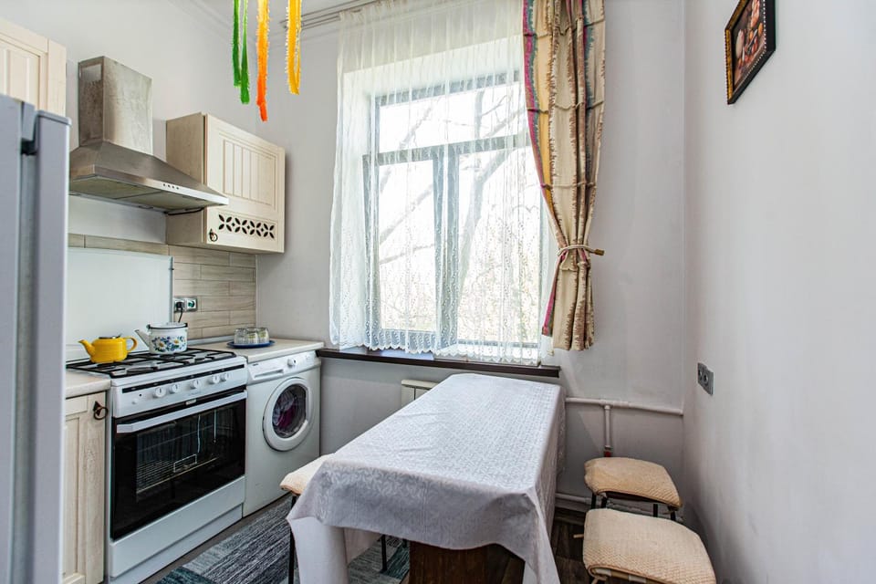 Kitchen or kitchenette, Dining area, oven, stove, washing machine, dryer