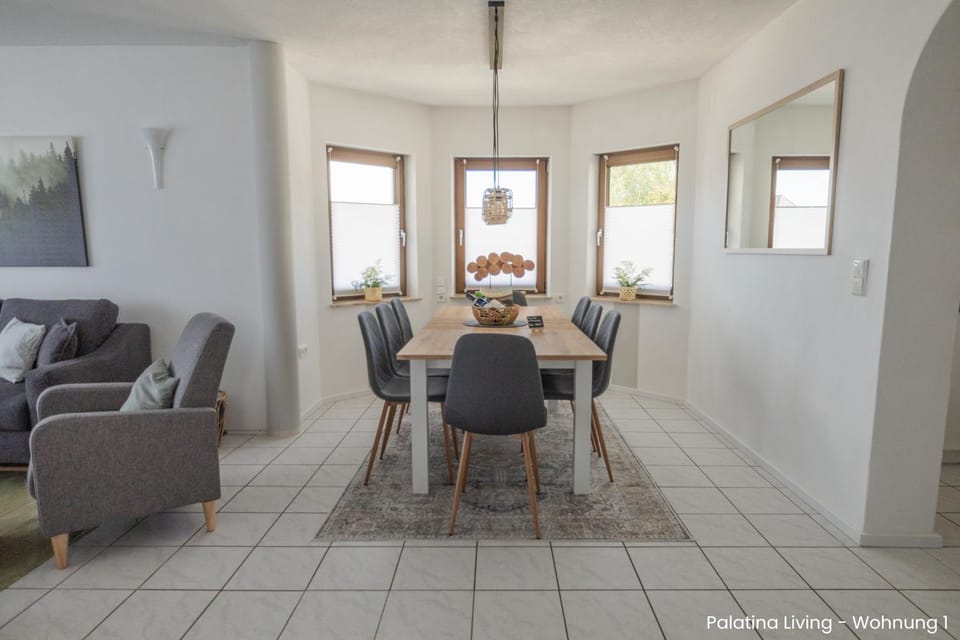 Seating area, Dining area