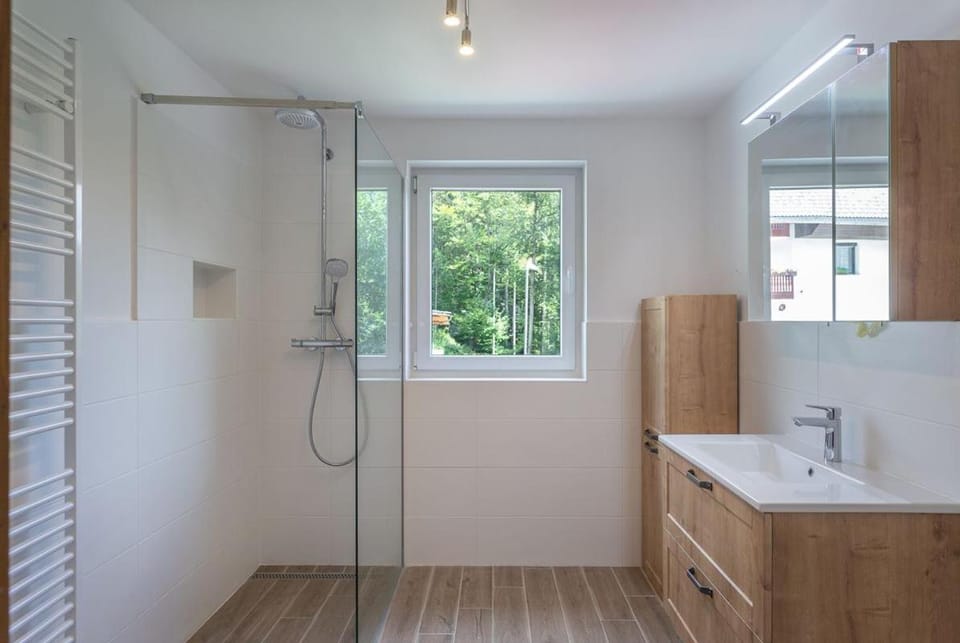 Shower, Bathroom, towels