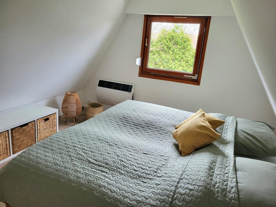Bed, Bedroom