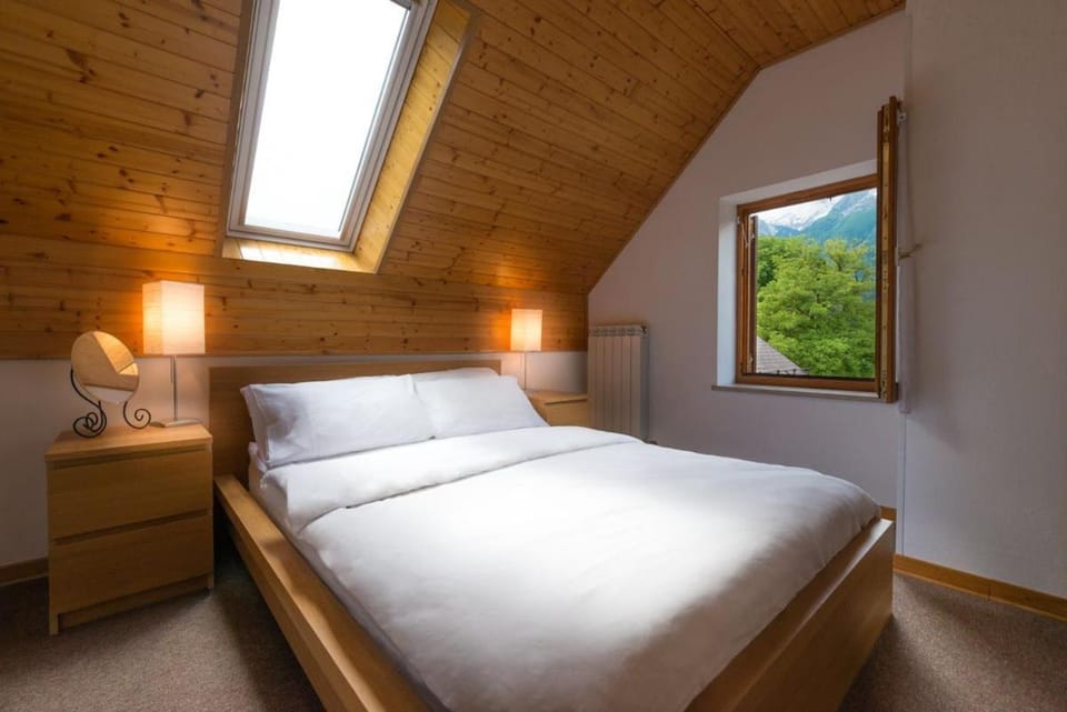 Bed, View (from property/room), Photo of the whole room, Bedroom