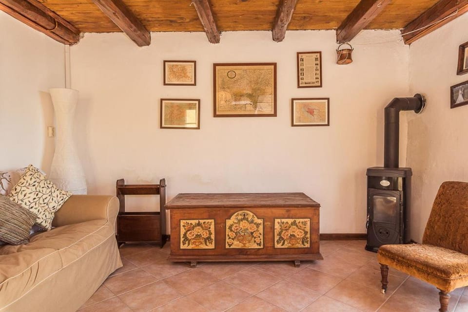 Living room, Seating area, fireplace