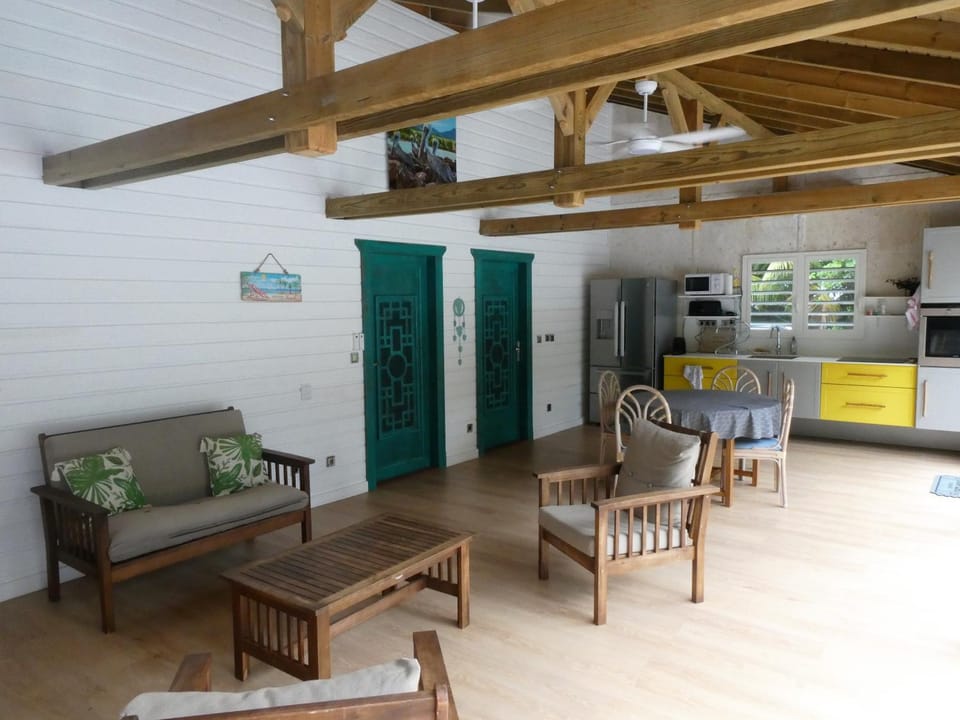 Kitchen or kitchenette, Living room, Seating area