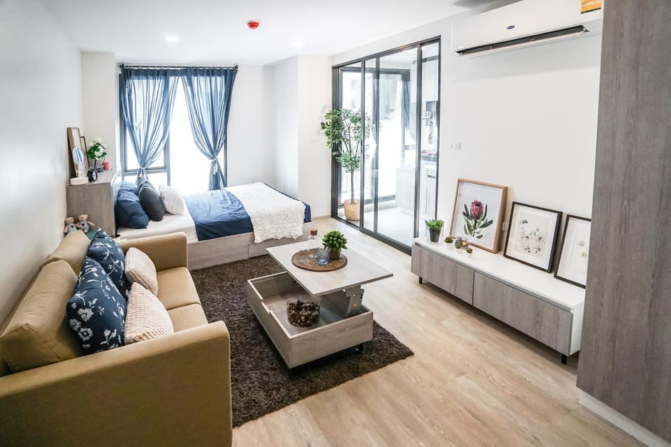 Seating area, Bedroom