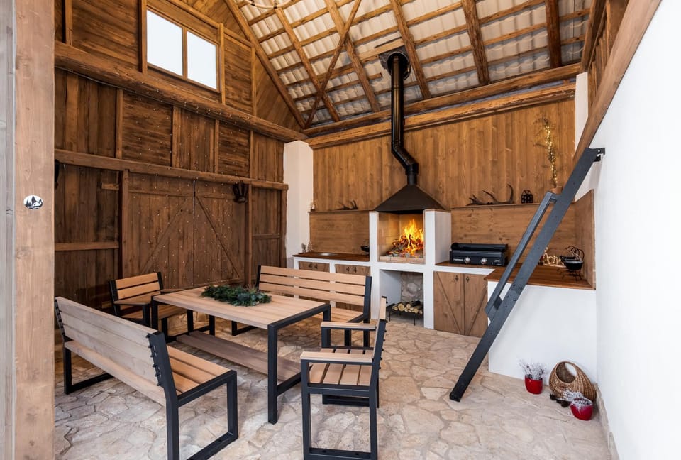 BBQ facilities, Kitchen or kitchenette, Seating area, Dining area, Evening entertainment